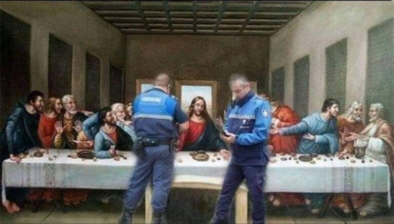 Tableau "La Cène" de Léonard de Vinci avec 2 policiers qui dressent des PV.